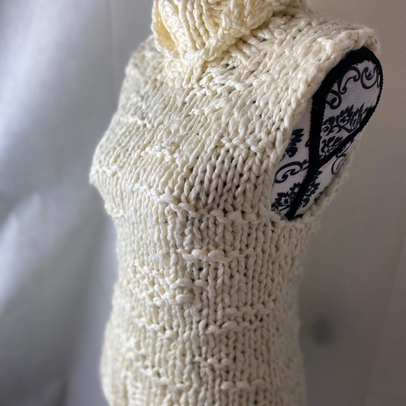 BCBG Super chunky knit sleeveless cowl neck top. - Picture 6 of 8